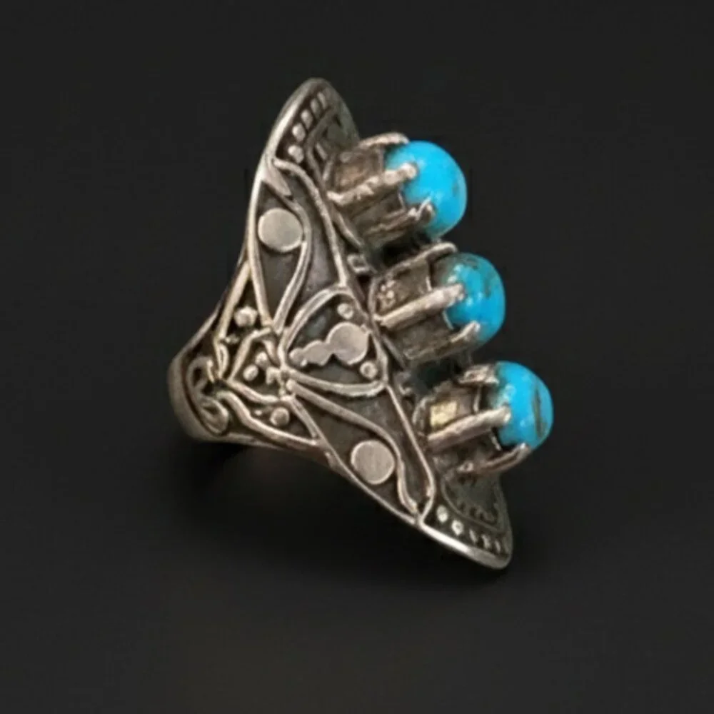 Vintage style Southwest turquoise ring with ornate 925 sterling silver band